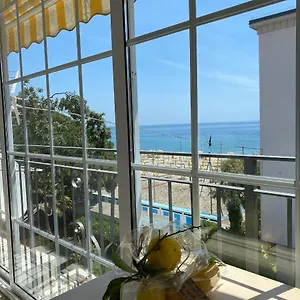 villa-ombrosa.hotelitalianriviera.com/